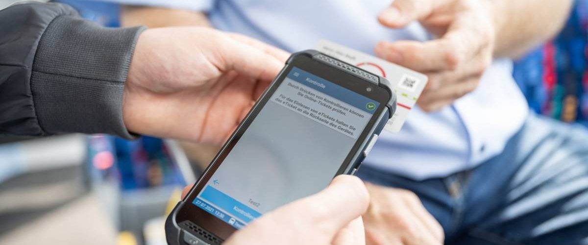 mobiles_pruefgeraet_stockimage