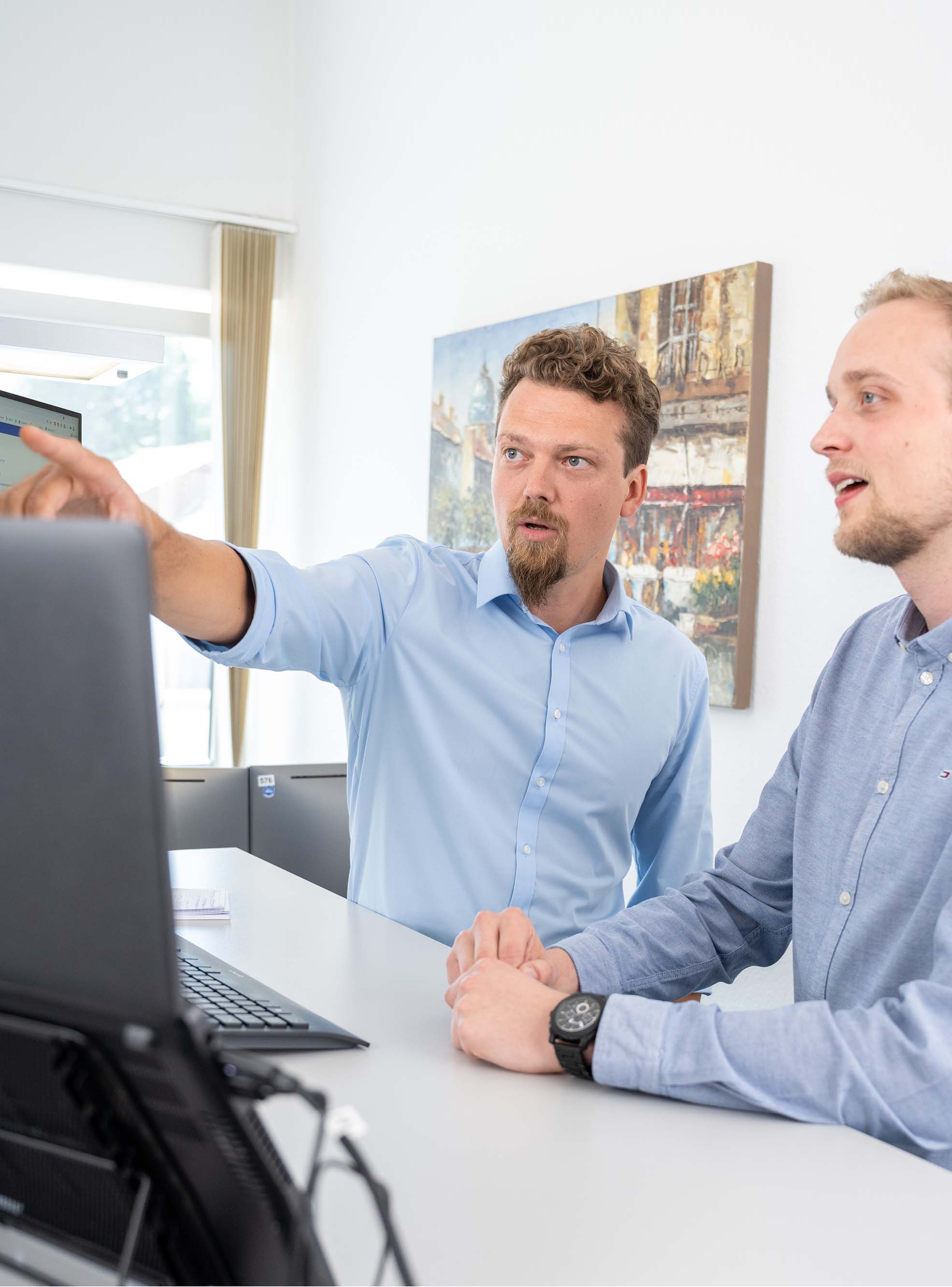 Sebastian und Alex am PC hochkant Sebastian und Alex am PC hochkant